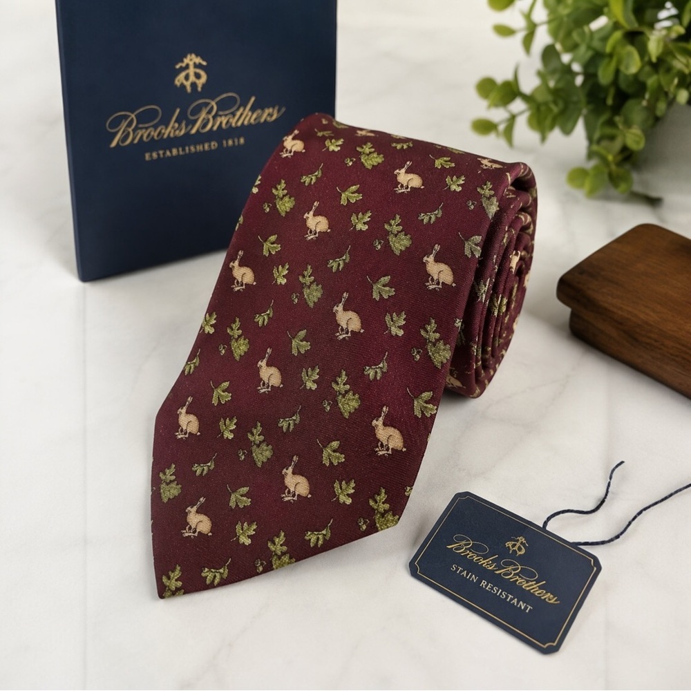 Vintage Brooks Brothers Silk Rabbit Oak Leaf Novelty Tie Burgundy Italy USA
